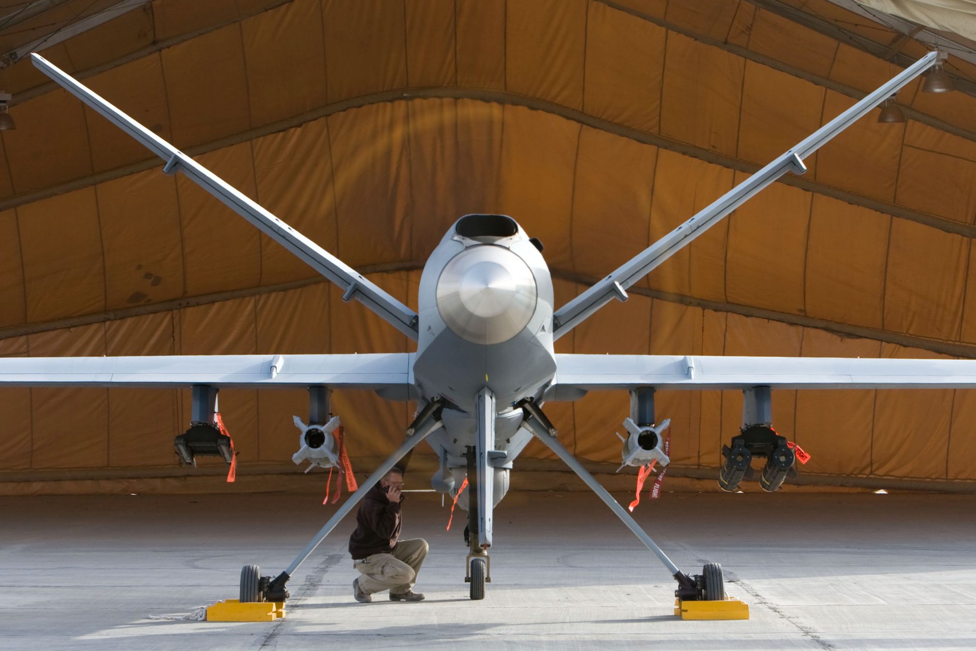 A maintenance Airman inspects an MQ-9 Reaper in Afghanistan Oct. 1. Capable of striking enemy targets with on-board weapons, the Reaper has conducted close air support and intelligence, surveillance and reconnaissance missions. / US-Pakistan