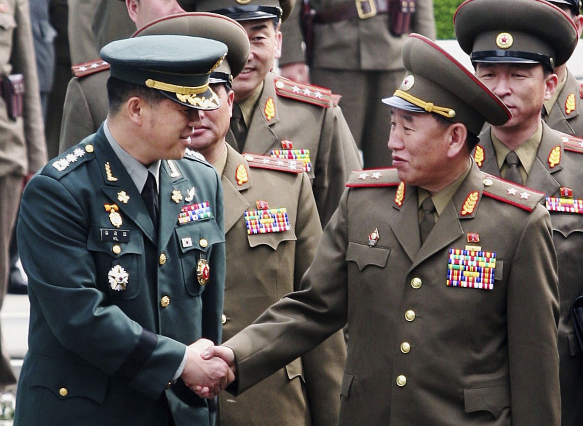 Фото генералов северной кореи с орденами на штанах