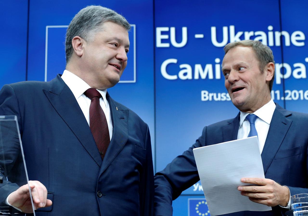 Ukrainian President Poroshenko and EU Council President Tusk attend a joint news conference following a EU-Ukraine summit in Brussels