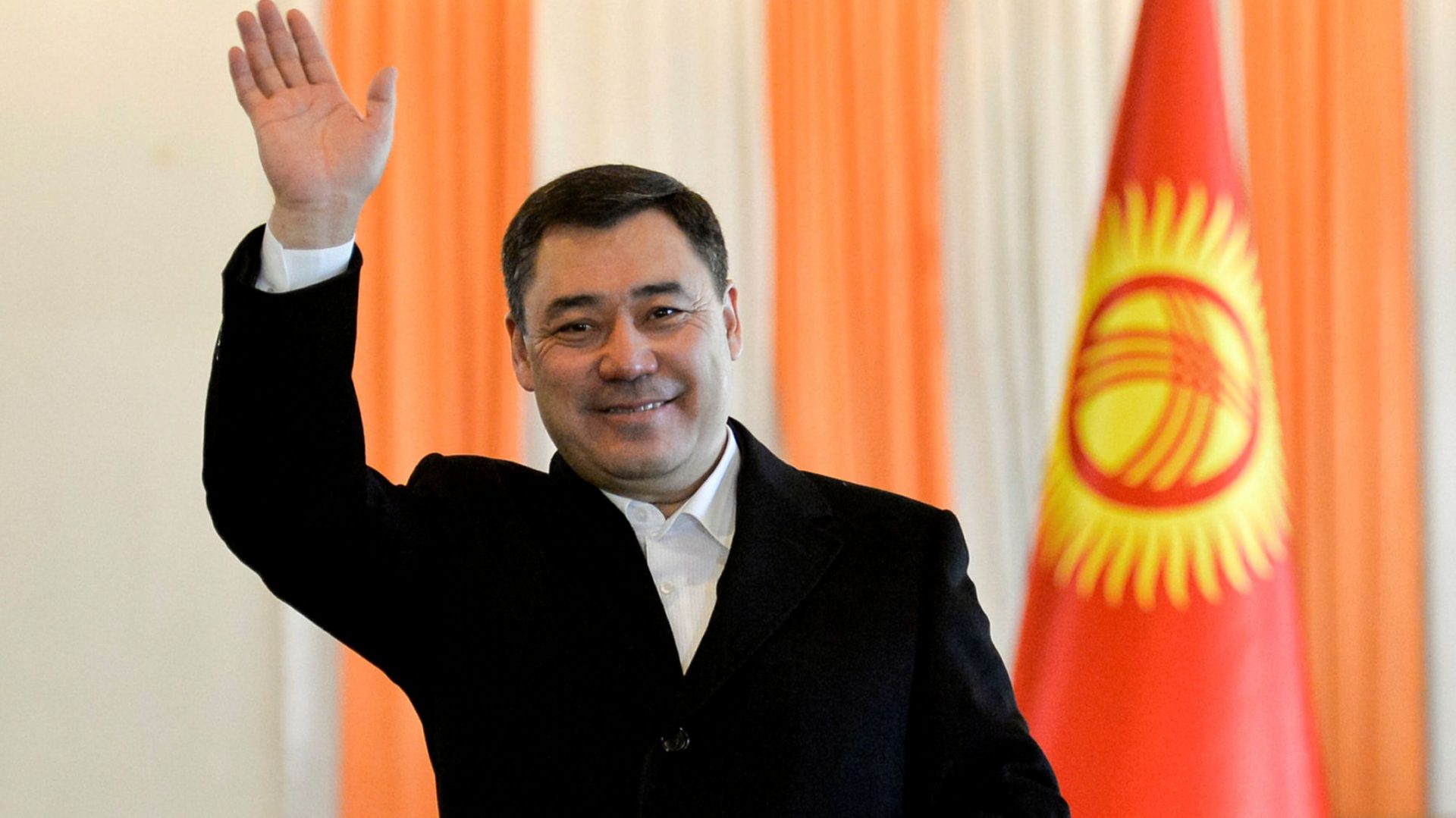 Президент Кыргызстана приведен к присяге