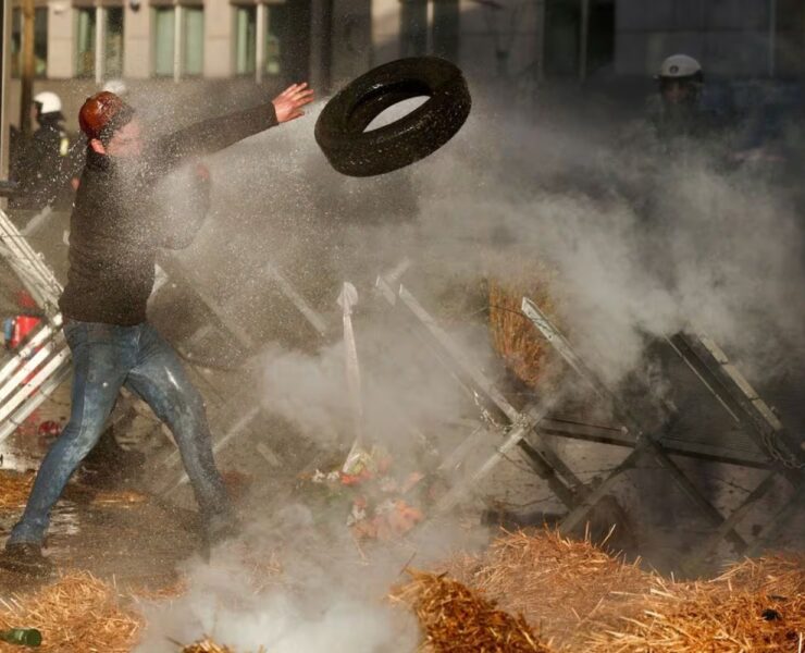 Polish farmers to strike on Ukraine border